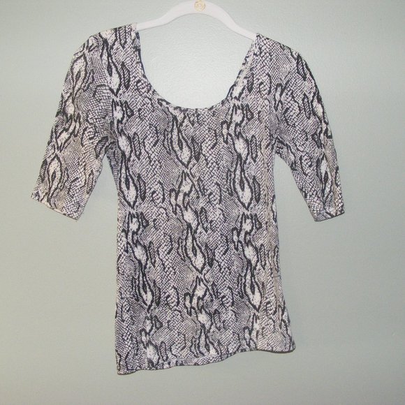 Black and White Snakeskin Print Top - Picture 1 of 14